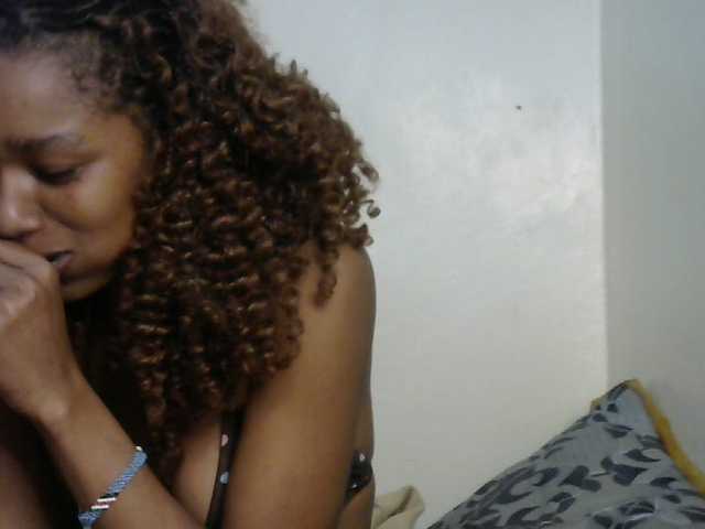 Truegirl2 live cam on BongaCams