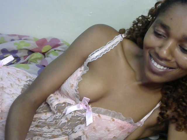 Truegirl2 live cam on BongaCams