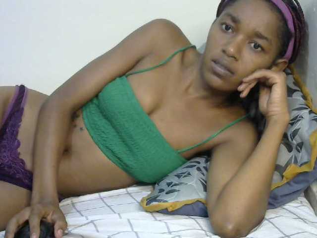 Truegirl2 live cam on BongaCams