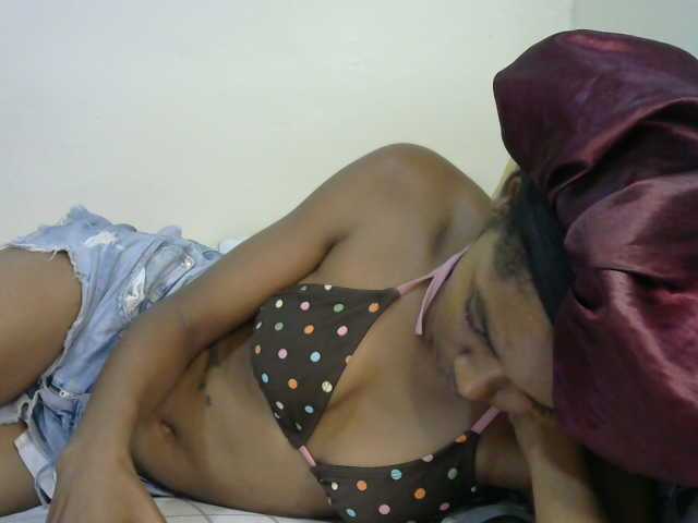 Truegirl2 live cam on BongaCams