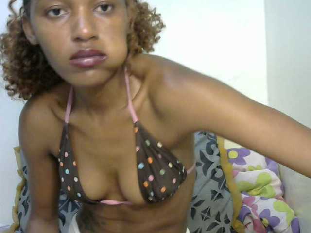 Truegirl2 live cam on BongaCams