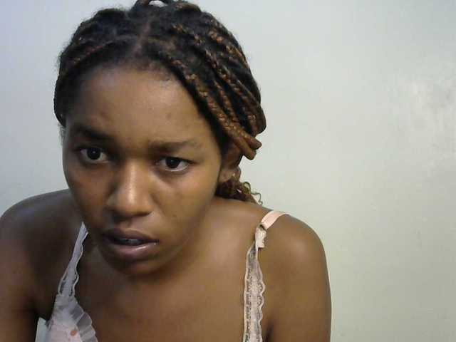 Truegirl2 live cam on BongaCams