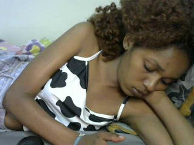 Truegirl2 live cam on BongaCams