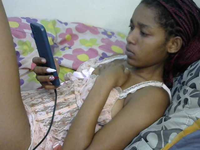 Truegirl2 live cam on BongaCams