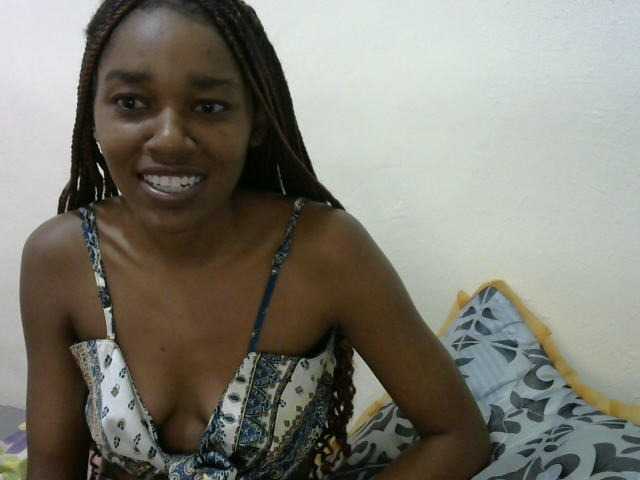 Truegirl2 live cam on BongaCams