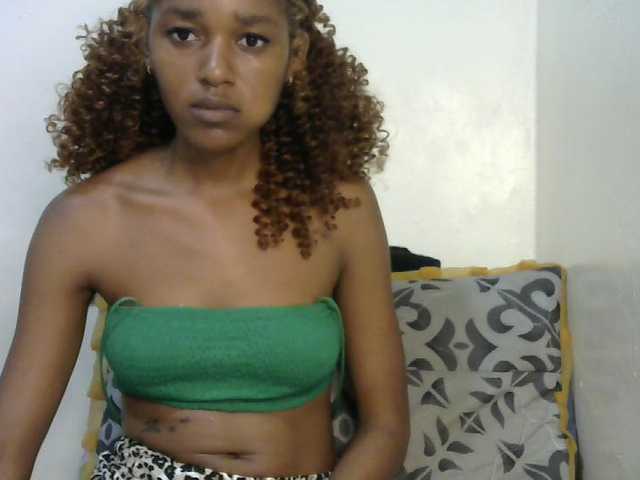 Truegirl2 live cam on BongaCams