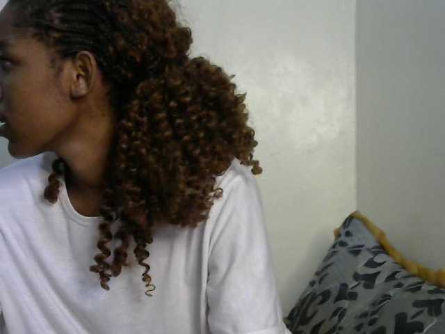 Truegirl2 live cam on BongaCams