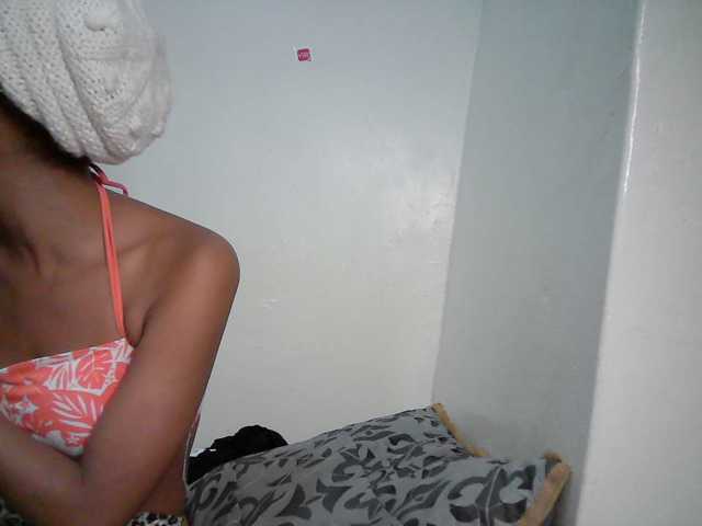 Truegirl2 live cam preview