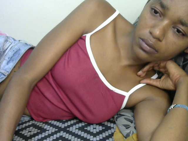 Truegirl2 live cam on BongaCams