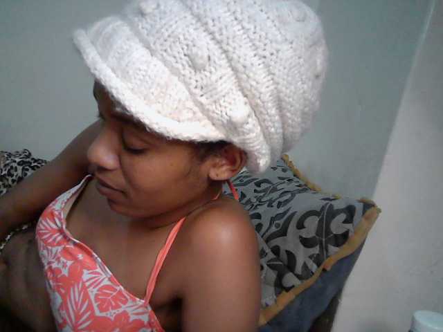 Truegirl2 live cam preview