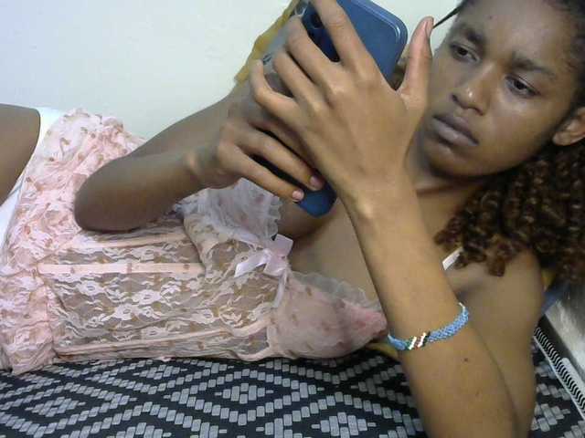 Truegirl2 live cam on BongaCams