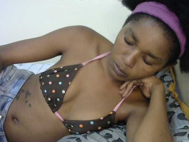 Truegirl2 live cam on BongaCams