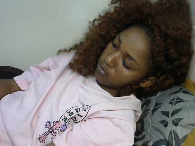 Truegirl2 live cam preview