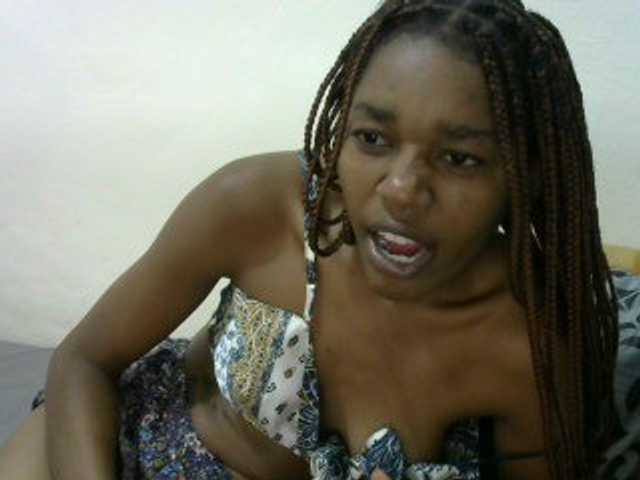 Truegirl2 live cam on BongaCams
