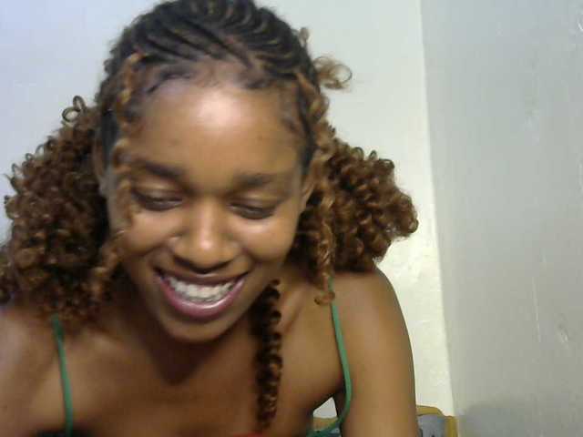 Truegirl2 live cam on BongaCams