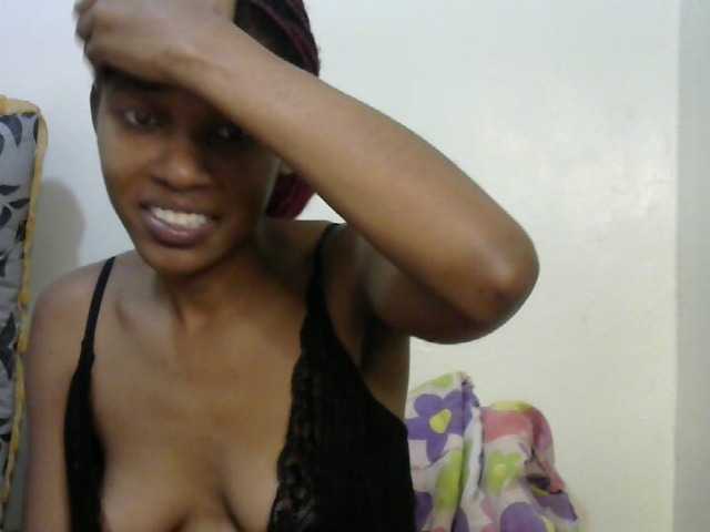 Truegirl2 live cam on BongaCams