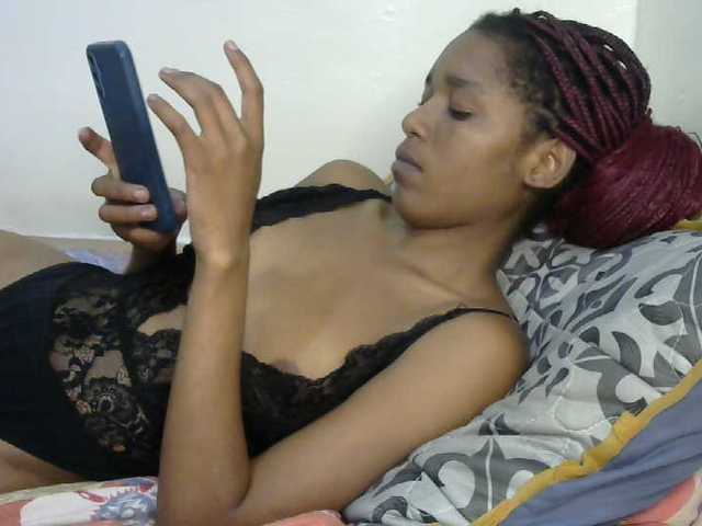 Truegirl2 live cam on BongaCams