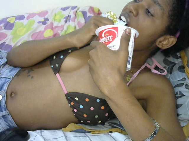 Truegirl2 live cam on BongaCams