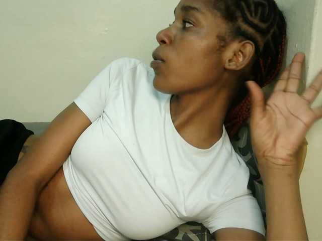 Truegirl2 live cam on BongaCams