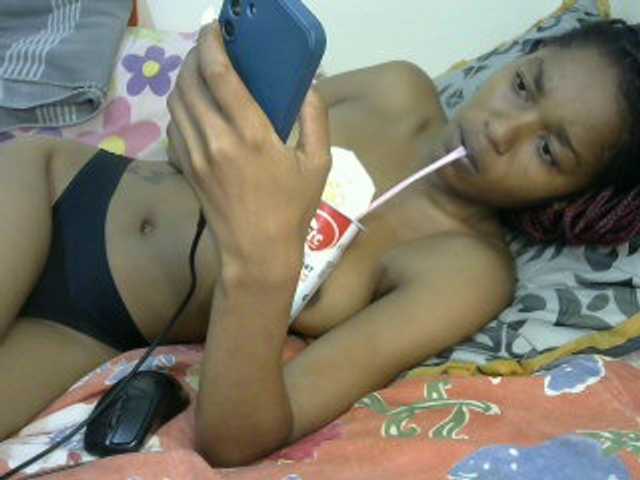 Truegirl2 live cam on BongaCams