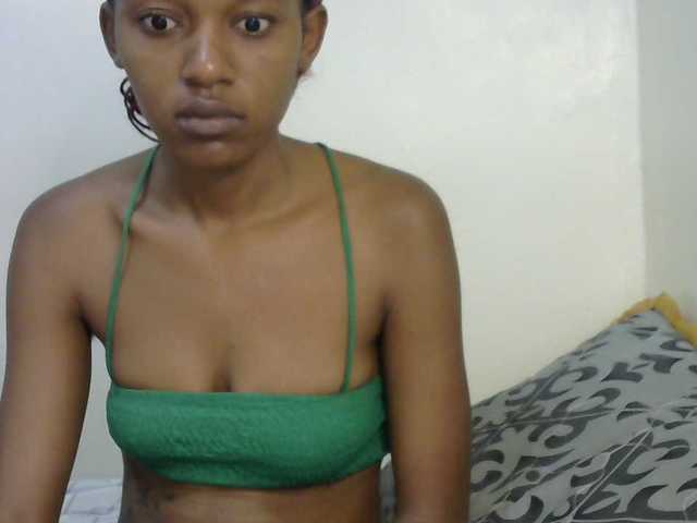 Truegirl2 live cam on BongaCams