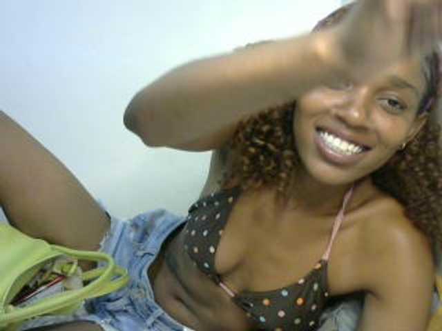 Truegirl2 live cam on BongaCams