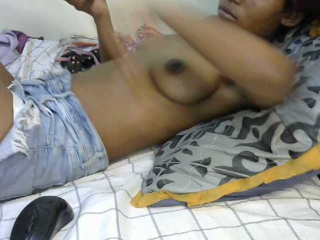 Truegirl2 live cam on BongaCams