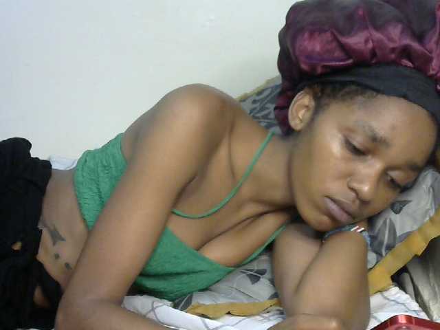 Truegirl2 live cam on BongaCams