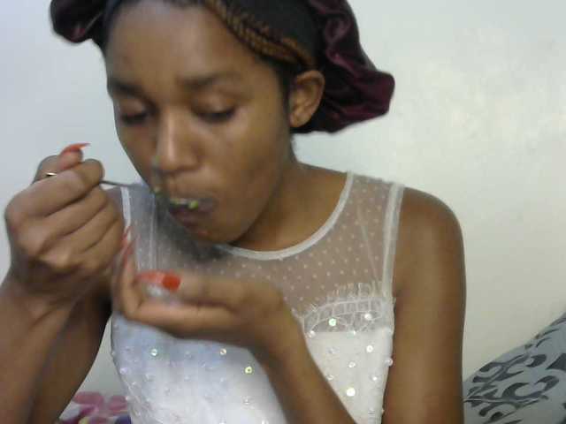 Truegirl2 live cam on BongaCams