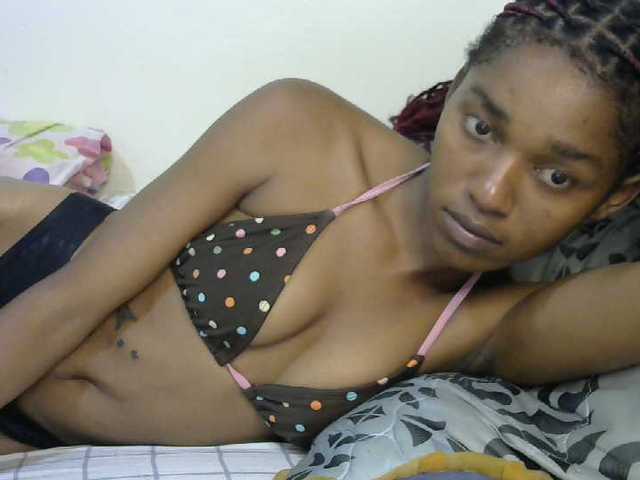 Truegirl2 live cam on BongaCams