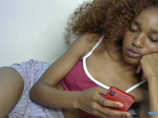 Truegirl2 live cam on BongaCams