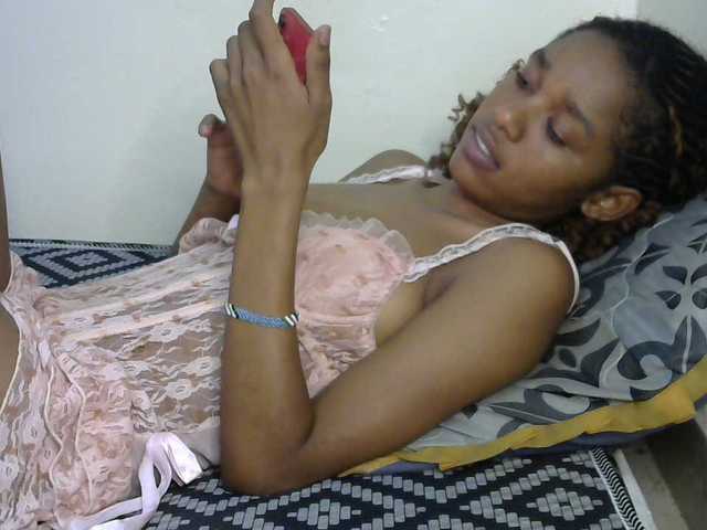 Truegirl2 live cam on BongaCams