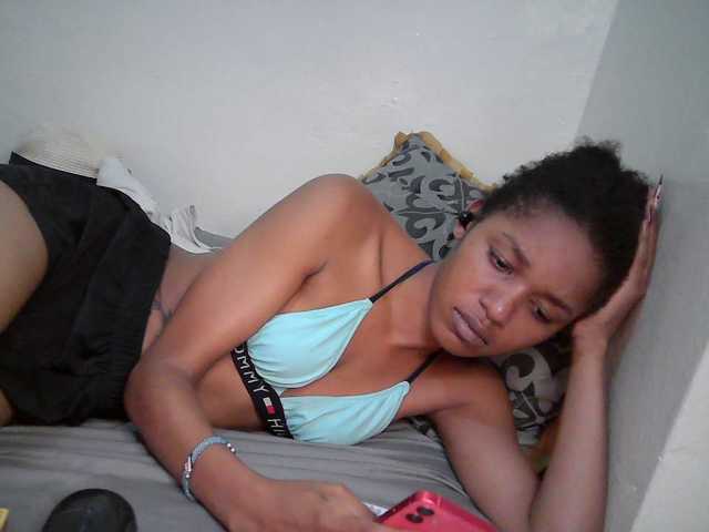 Truegirl2, en vivo ahora en BongaCams