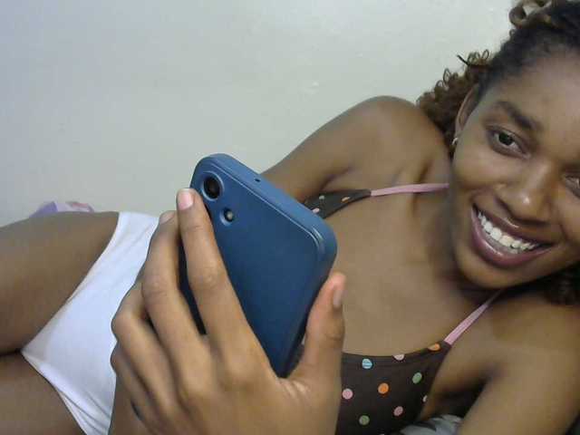 Truegirl2 live cam on BongaCams