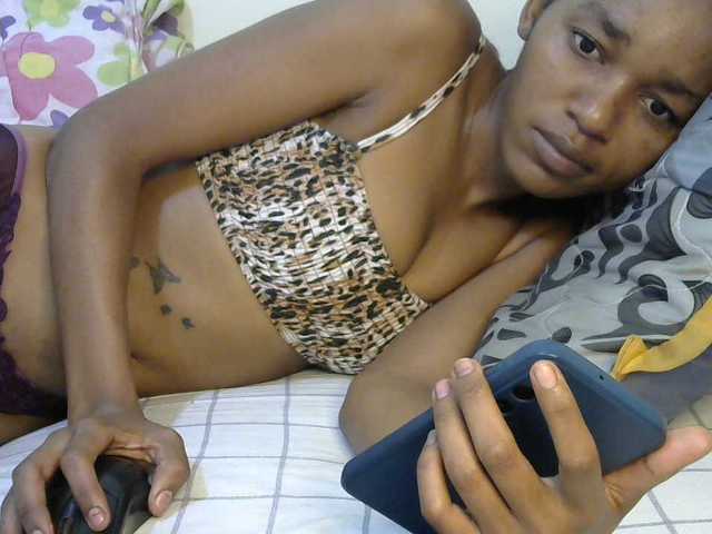 Truegirl2 live webcam show