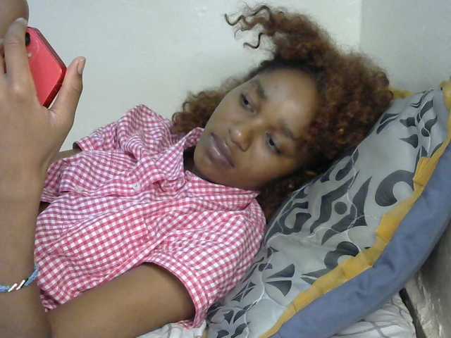 Truegirl2 live cam preview