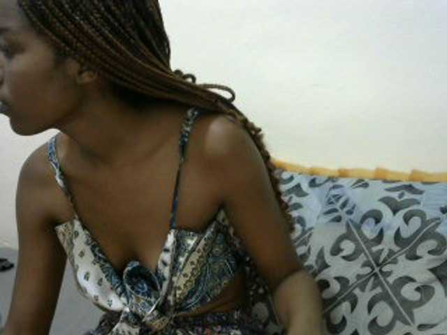 Truegirl2 live cam on BongaCams