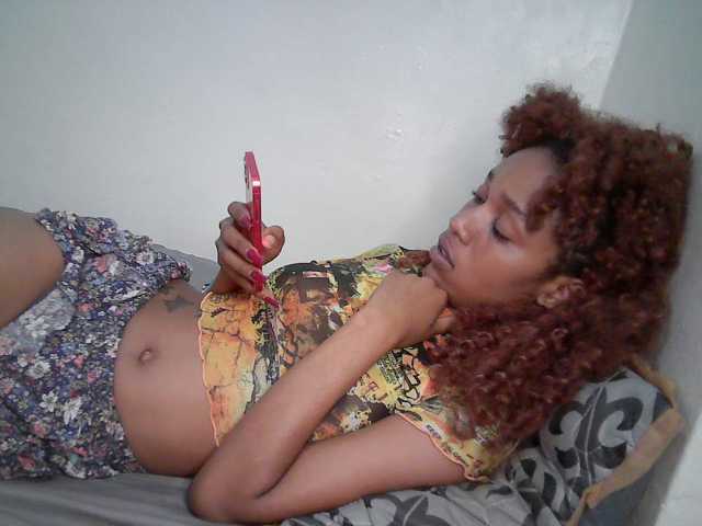 Truegirl2 live cam on BongaCams