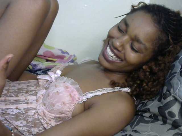 Truegirl2 live cam on BongaCams