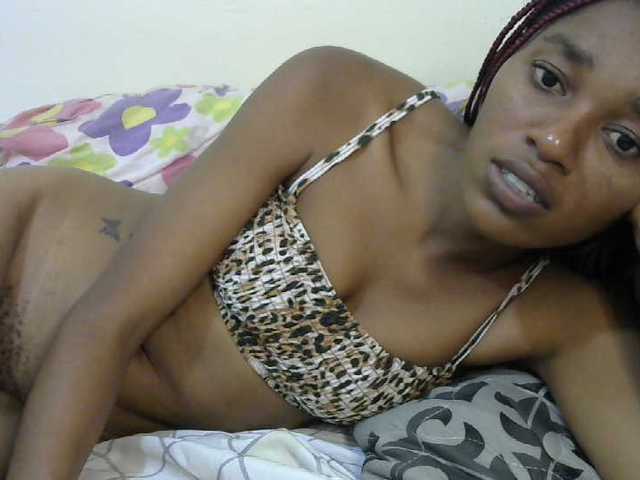 Truegirl2 live cam on BongaCams