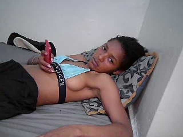 Truegirl2 live cam on BongaCams