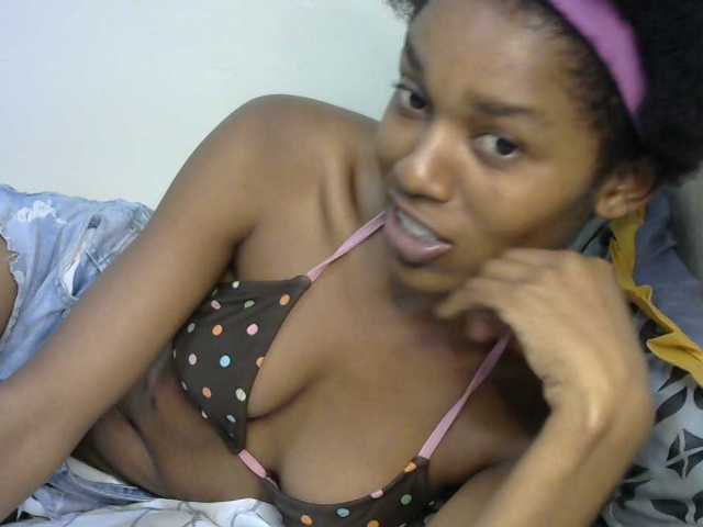 Truegirl2 live cam on BongaCams