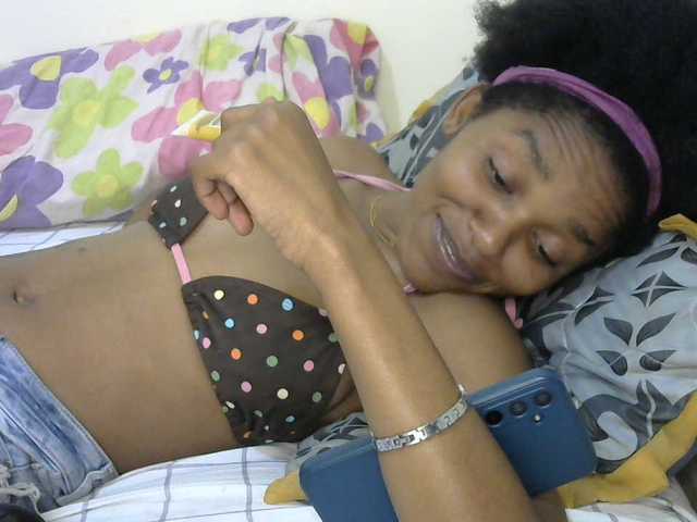 Truegirl2 live cam on BongaCams