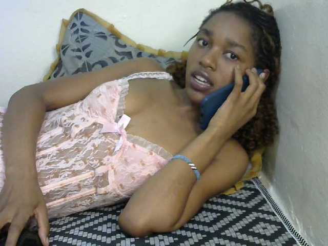 Truegirl2 live cam on BongaCams