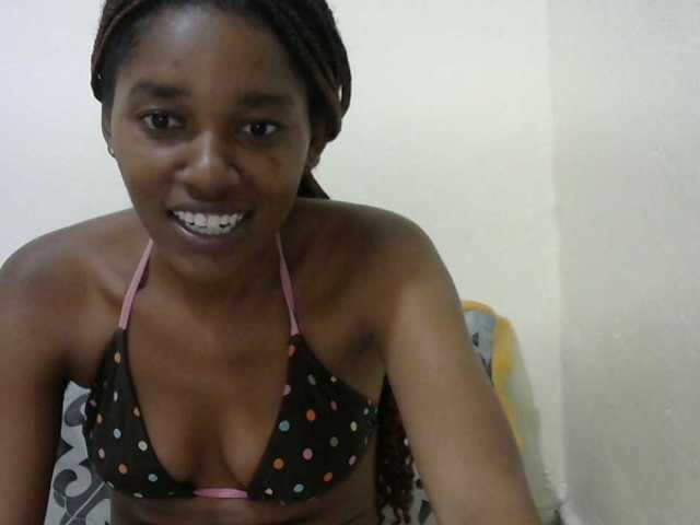 Truegirl2 live cam on BongaCams