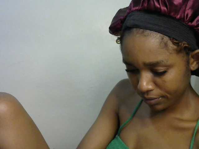 Truegirl2 live cam on BongaCams