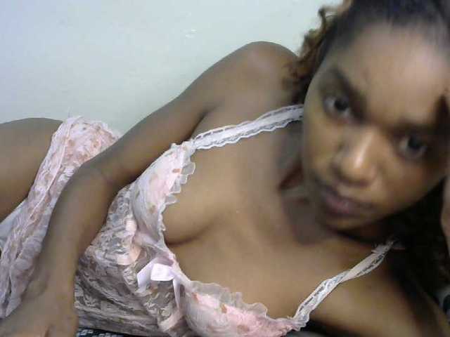 Truegirl2 live cam on BongaCams
