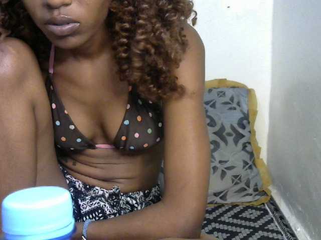 Truegirl2 live cam on BongaCams