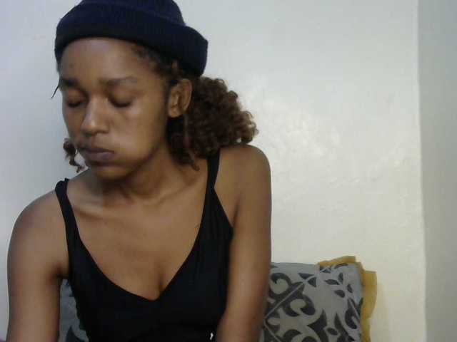 Truegirl2 live cam on BongaCams