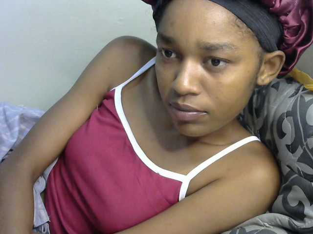 Truegirl2 live cam on BongaCams
